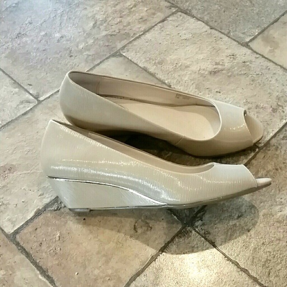 Nude wedges
